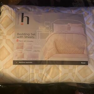 Home Expressions Full size 8pc comforter set